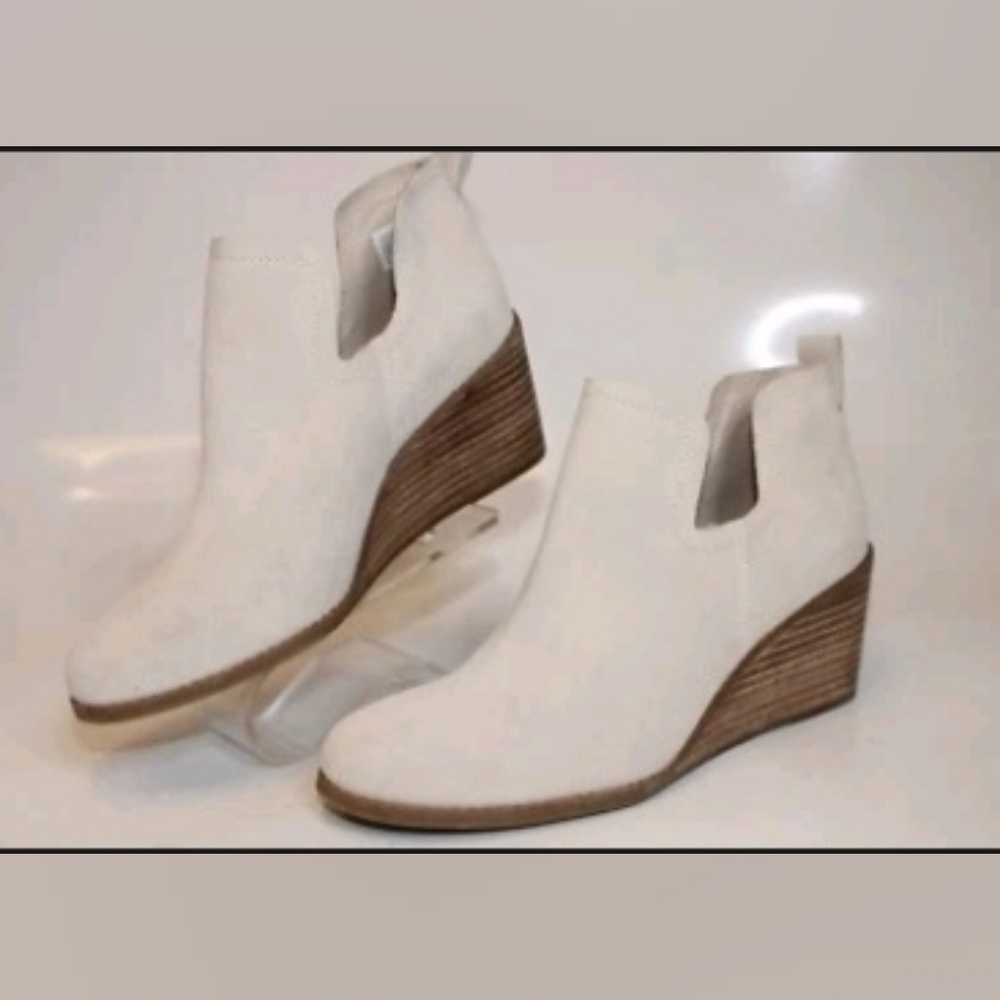 NEW Kallie Designer Cream Beige Suede Leather White Wedge Ankle Boots 9.5